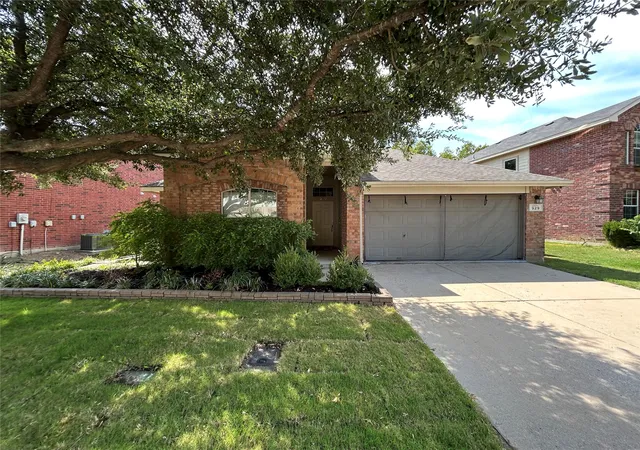 Photo 2 of Single family home for sale at 929 Warbler, Aubrey, TX 76227 | MLS# 21396475 | Listing updated on 2026-10-08