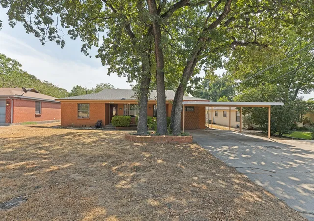 Photo 1 of Single family home for sale at 6051 Black Oak Ln, Fort Worth, TX 76114 | MLS# 21396822 | Listing updated on 2026-10-03