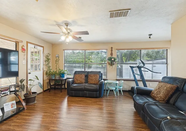 Photo 3 of Single family home for sale at 6051 Black Oak Ln, Fort Worth, TX 76114 | MLS# 21396822 | Listing updated on 2026-10-03