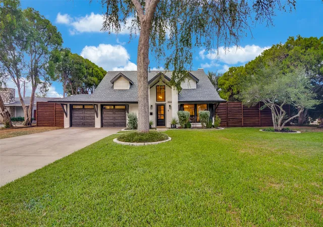 Photo 2 of Single family home for sale at 1102 Woodland Way, Richardson, TX 75080 | MLS# 21396091 | Listing updated on 2026-10-04