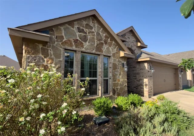 Photo 2 of Single family home for sale at 3149 Honeycomb Way, Royse City, TX 75189 | MLS# 21396831 | Listing updated on 2026-09-29