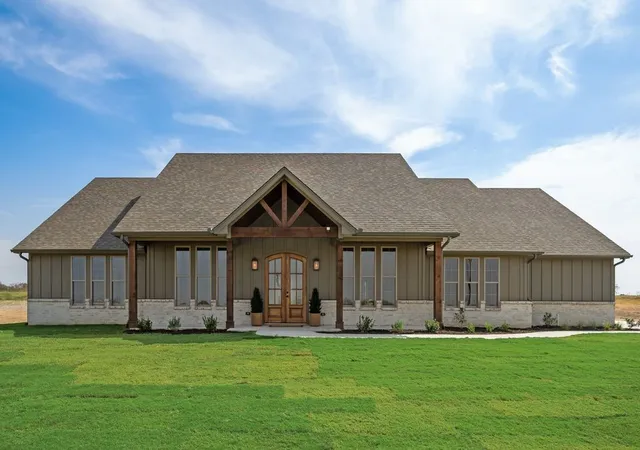 Photo 1 of Single family home for sale at 120 Quail Run Ct, Decatur, TX 76234 | MLS# 21396837 | Listing updated on 2026-10-10