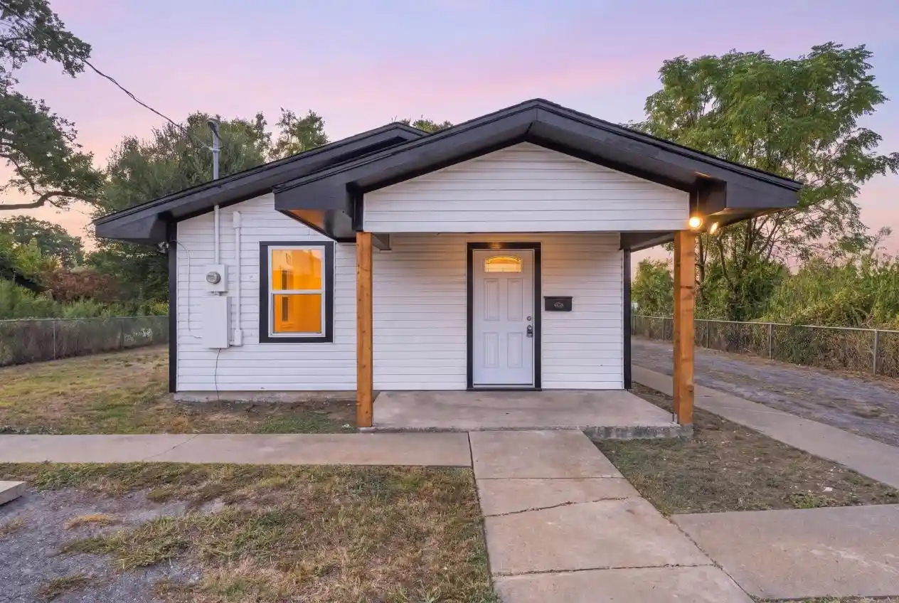 Photo 1 of Single family home for sale at 112 Rose St, Marlin, TX 76661 | MLS# 21394005 | Listing updated on 2026-10-28