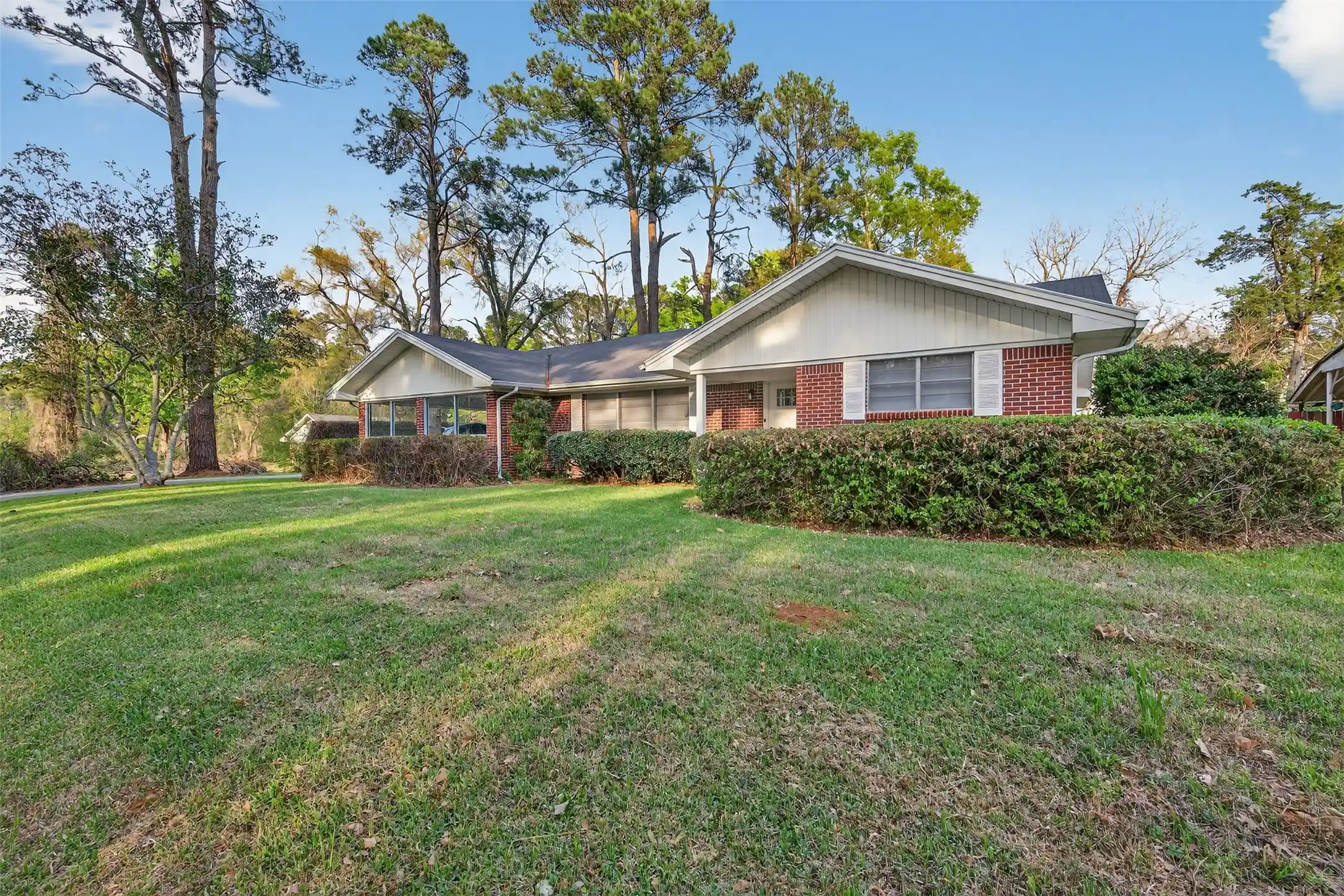 Single family home for sale at 522 Lee St, Mansfield, LA 71052 | MLS# 21396872