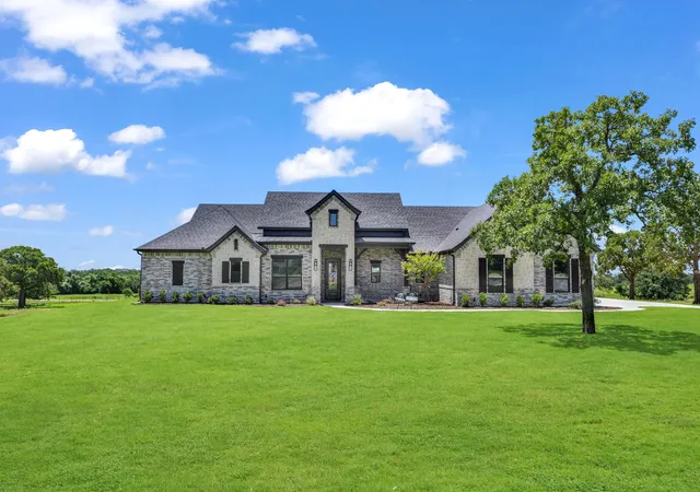 Photo 1 of Single family home for sale at 148 Daggett Dr, Decatur, TX 76234 | MLS# 21396869 | Listing updated on 2026-10-09