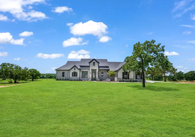 Photo 4 of Single family home for sale at 148 Daggett Dr, Decatur, TX 76234 | MLS# 21396869 | Listing updated on 2026-10-09