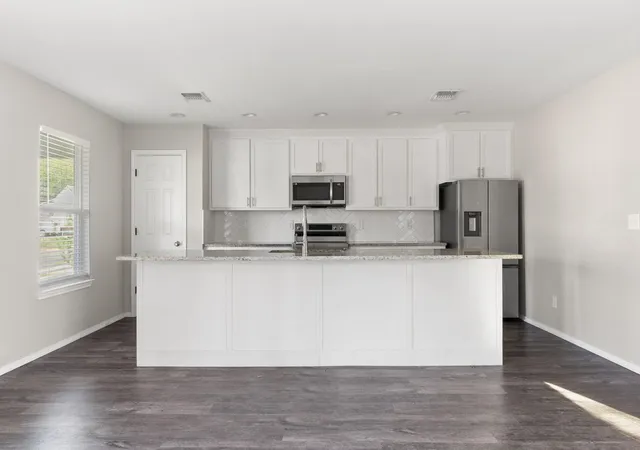 Photo 2 of Single family home for sale at 805 S 4th Street, Bonham, TX 75418 | MLS# 21395486 | Listing updated on 2026-09-26