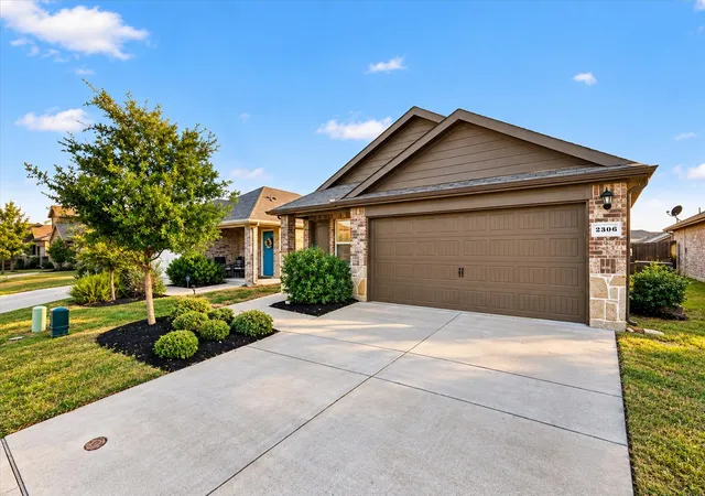 Photo 3 of Single family home for sale at 2306 Moonglade Ln, Crandall, TX 75114 | MLS# 21396908 | Listing updated on 2026-09-29