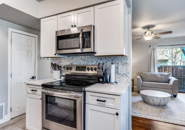 Listing Photo 4 - Condo for sale in building located at 2604 Custer Pkwy, Richardson, TX 75080 - Unit #B