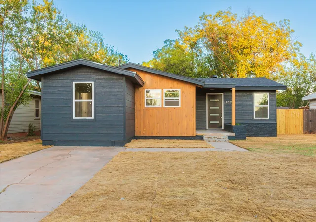 Single family home for sale at 1225 S Jefferson Dr, Abilene, TX 79605 | MLS# 21396511
