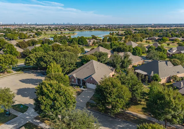Photo 2 of Single family home for sale at 7122 Lake Mead Ct, Frisco, TX 75036 | MLS# 21393637 | Listing updated on 2026-09-27