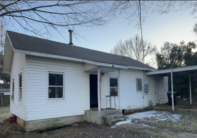Photo 2 of Single family home for sale at 307 W Main St, Pilot Point, TX 76258 | MLS# 21396924 | Listing updated on 2026-09-27