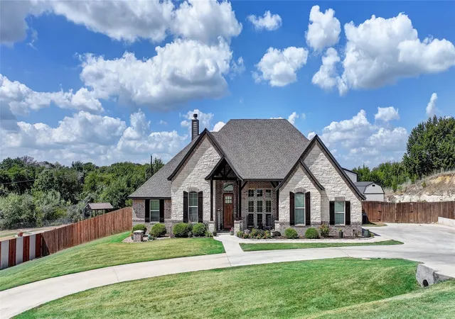 Photo 2 of Single family home for sale at 114 Summer Stone Ct, Weatherford, TX 76087 | MLS# 21392967 | Listing updated on 2026-09-29