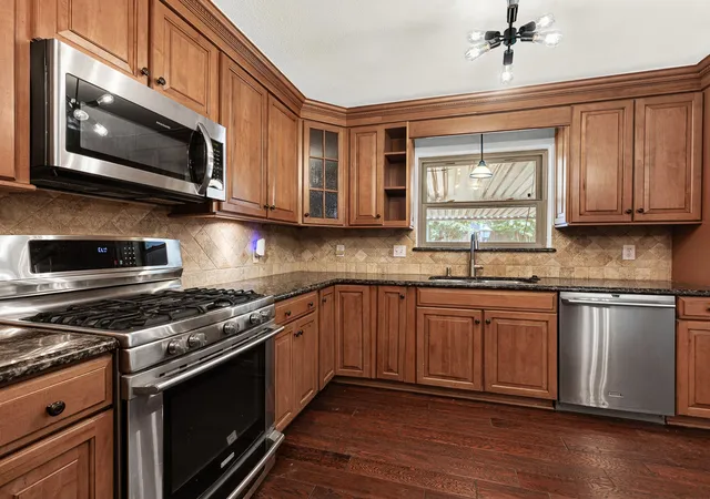 Photo 3 of Single family home for sale at 1338 Belaire Dr, Richardson, TX 75080 | MLS# 21394857 | Listing updated on 2026-10-06
