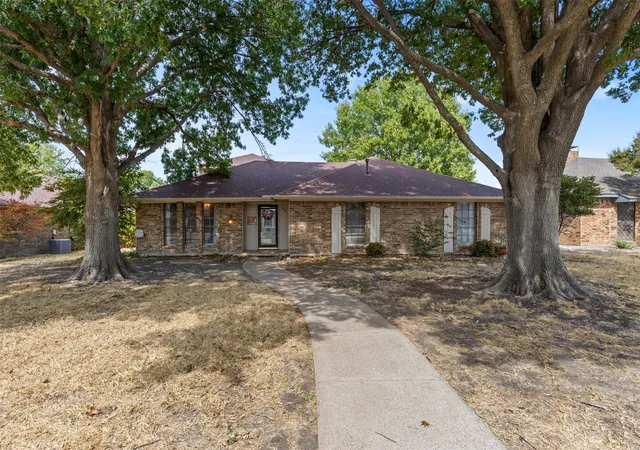 Photo 3 of Single family home for sale at 703 Spring Brk Dr, Allen, TX 75002 | MLS# 21395266 | Listing updated on 2026-09-27