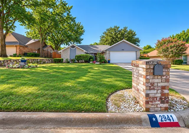 Photo 1 of Single family home for sale at 2941 Cresthaven Dr, Grapevine, TX 76051 | MLS# 21395919 | Listing updated on 2026-09-27