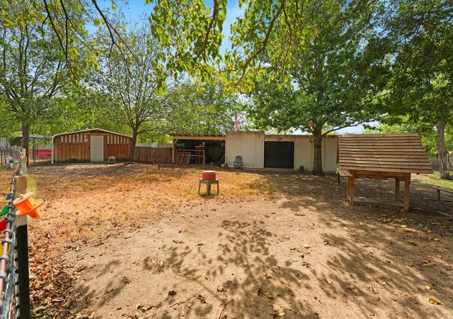 Photo 3 of Sale Pending at 102 Old Pecan, Ennis, TX 75119 | MLS# 21385323 | Listing updated on 2026-10-07