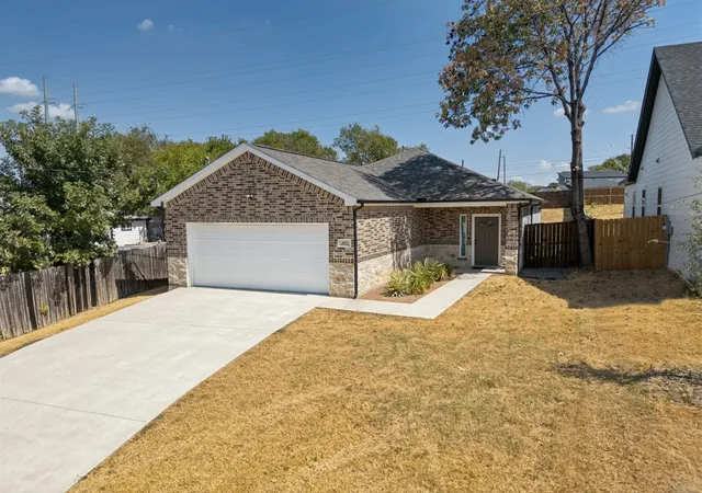 Photo 1 of Single family home for sale at 612 S Moore St, Dallas, TX 75203 | MLS# 21396966 | Listing updated on 2026-09-27