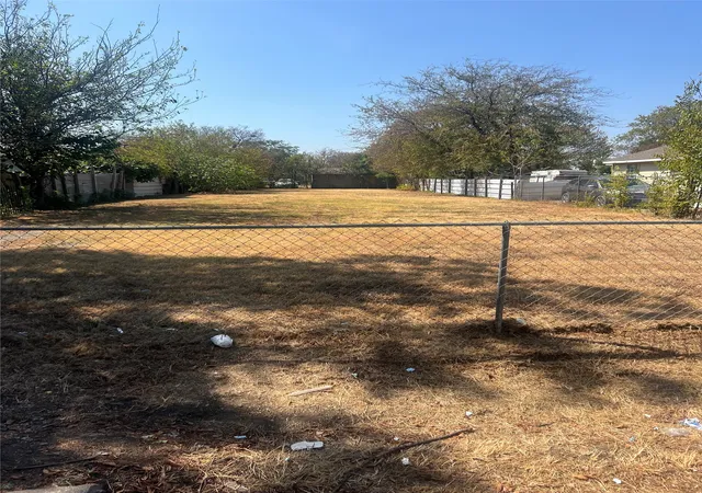 Photo 2 of Land for sale at 715 N Tillery Ave, Dallas, TX 75211 | MLS# 21396949 | Listing updated on 2026-09-27