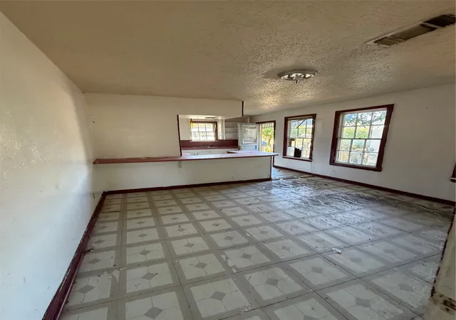 Photo 2 of Single family home for sale at 1915 Doris St, Shreveport, LA 71108 | MLS# 21396987 | Listing updated on 2026-10-02