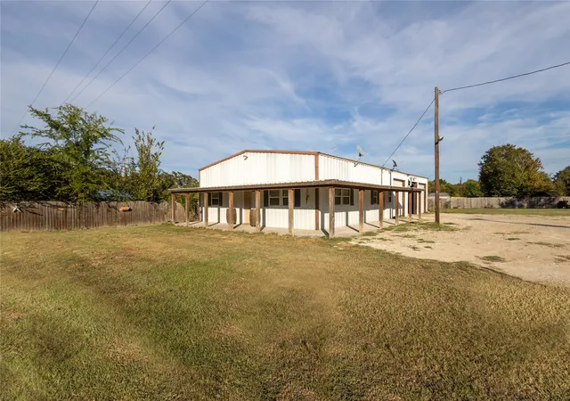Photo 2 of Single family home for sale at 6792 N State Hwy 19, Emory, TX 75440 | MLS# 21395445 | Listing updated on 2026-10-06