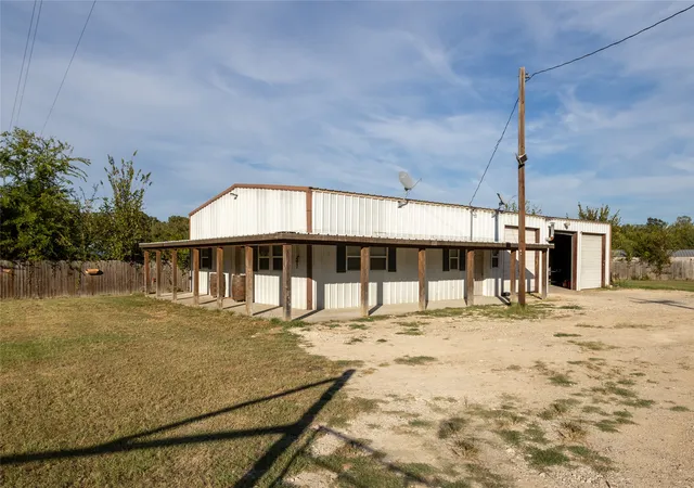 Photo 3 of Single family home for sale at 6792 N State Hwy 19, Emory, TX 75440 | MLS# 21395445 | Listing updated on 2026-10-06