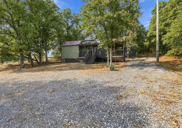 Photo 3 of Single family home for sale at 140 Davidson Cir, Pottsboro, TX 75076 | MLS# 21396355 | Listing updated on 2026-10-06