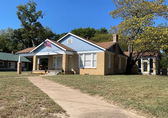 Photo 2 of Single family home for sale at 300 S Prairieville St, Athens, TX 75751 | MLS# 21388845 | Listing updated on 2026-10-07