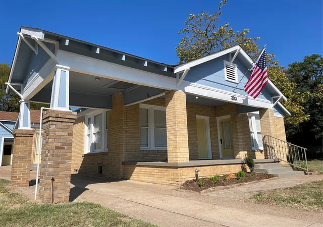 Photo 3 of Single family home for sale at 300 S Prairieville St, Athens, TX 75751 | MLS# 21388845 | Listing updated on 2026-10-07