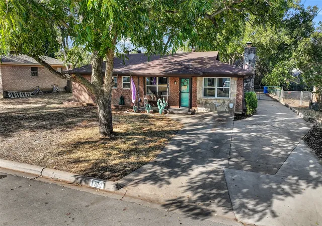 Photo 2 of Single family home for sale at 1772 N Bingham St, Stephenville, TX 76401 | MLS# 21397014 | Listing updated on 2026-09-27