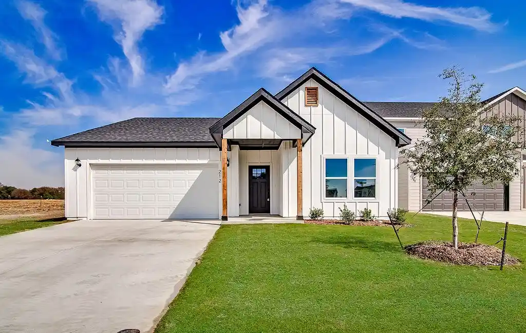 Photo 1 of Single family home for sale at 212 Marble Crk Dr, Fort Worth, TX 76131 | MLS# 21397017 | Listing updated on 2026-10-30