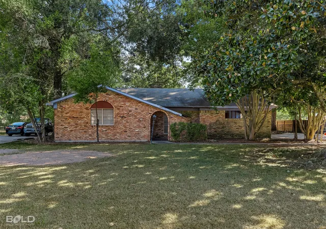 Photo 3 of Single family home for sale at 2136 Crabapple Dr, Shreveport, LA 71118 | MLS# 21367692 | Listing updated on 2026-10-05