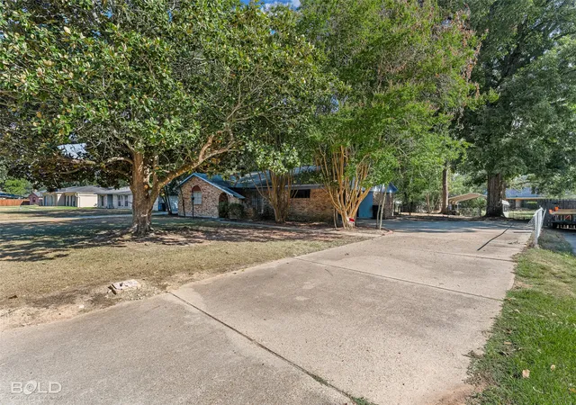 Photo 4 of Single family home for sale at 2136 Crabapple Dr, Shreveport, LA 71118 | MLS# 21367692 | Listing updated on 2026-10-05