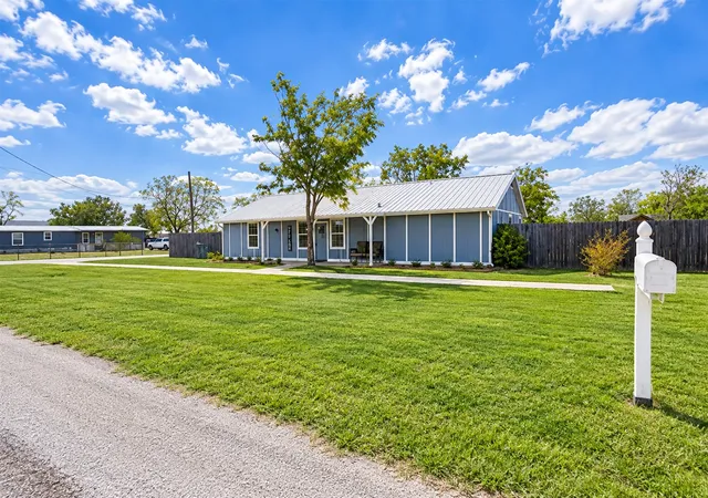 Photo 3 of Single family home for sale at 728 Water Oak St, Dublin, TX 76446 | MLS# 21396818 | Listing updated on 2026-09-27