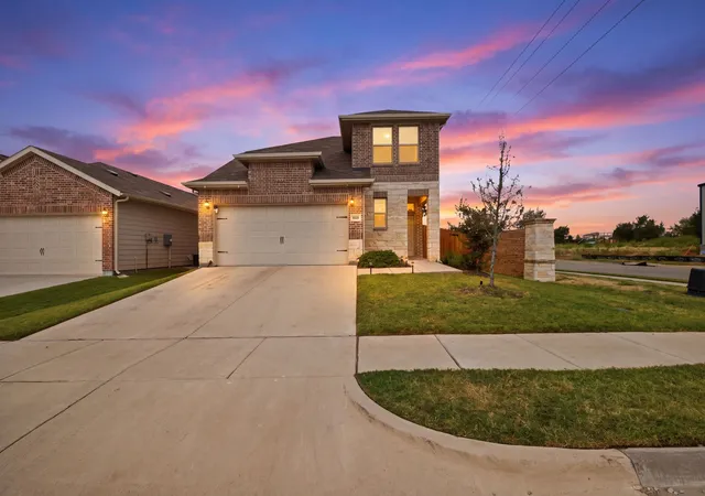 Photo 2 of Single family home for sale at 900 Crockett St, Aubrey, TX 76227 | MLS# 21397053 | Listing updated on 2026-10-27