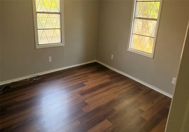 Photo 3 of Single family home for sale at 806 W Atchley Ave, Alvarado, TX 76009 | MLS# 21396912 | Listing updated on 2026-09-27