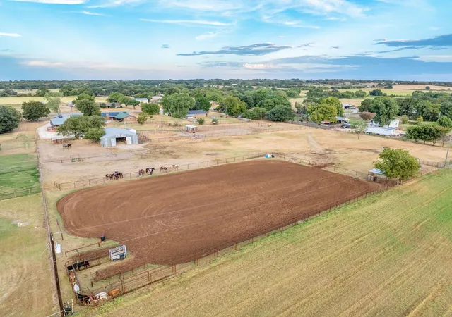 Photo 3 of Single family home for sale at 1270 County Rd 437, Stephenville, TX 76401 | MLS# 21397059 | Listing updated on 2026-09-27