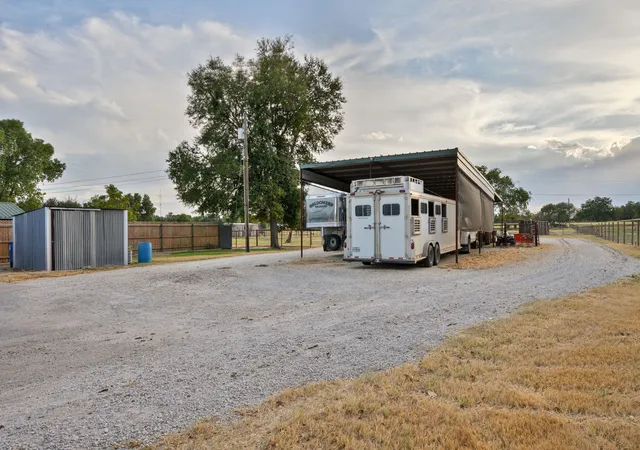 Photo 4 of Single family home for sale at 1270 County Rd 437, Stephenville, TX 76401 | MLS# 21397059 | Listing updated on 2026-09-27