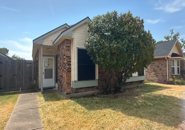 Photo 1 of Single family home for sale at 1422 Windmill Ln, Mesquite, TX 75149 | MLS# 21395100 | Listing updated on 2026-10-02