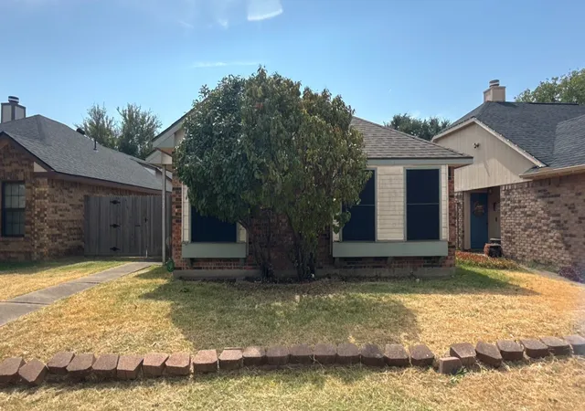 Photo 2 of Single family home for sale at 1422 Windmill Ln, Mesquite, TX 75149 | MLS# 21395100 | Listing updated on 2026-10-02