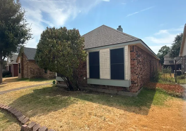 Photo 3 of Single family home for sale at 1422 Windmill Ln, Mesquite, TX 75149 | MLS# 21395100 | Listing updated on 2026-10-02