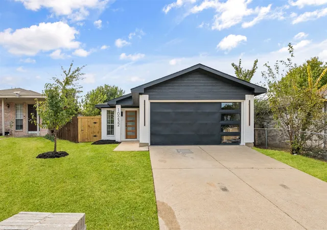 Photo 2 of Single family home for sale at 10232 Blackjack Oaks Dr, Dallas, TX 75227 | MLS# 21397113 | Listing updated on 2026-10-06