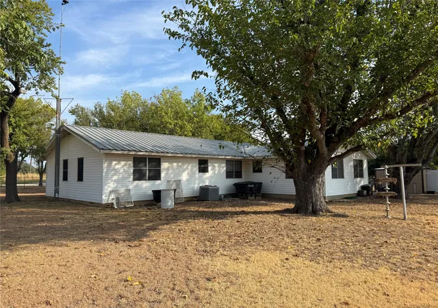 Photo 2 of House for sale at 467 County Rd 2371, Meridian, TX 76665 | MLS# 21396770 | Listing updated on 2026-09-27