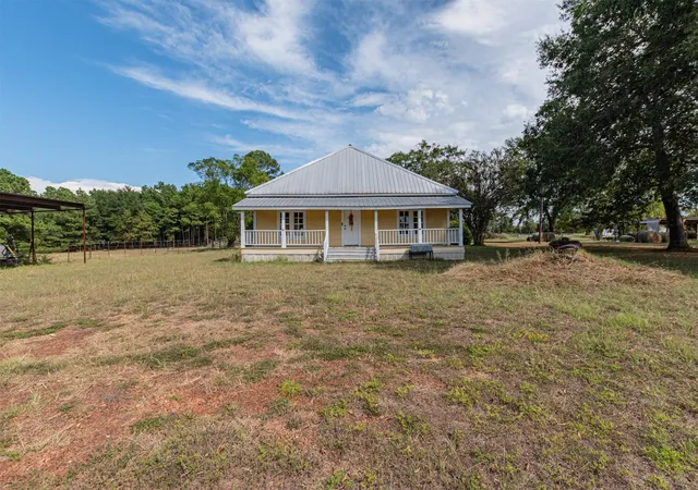 Photo 1 of Single family home for sale at 2073 Blackburn Rd, Diana, TX 75640 | MLS# 21396650 | Listing updated on 2026-10-01