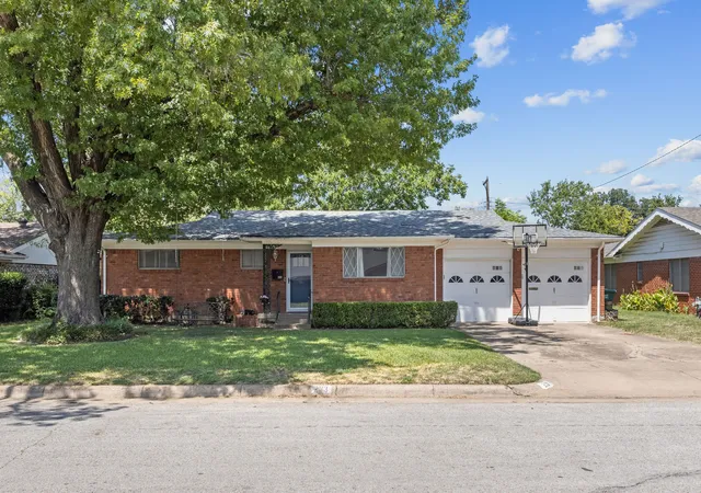 Photo 3 of Single family home for sale at 2113 David Dr, Fort Worth, TX 76111 | MLS# 21397140 | Listing updated on 2026-09-28