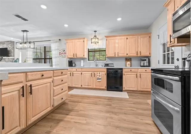 Photo 3 of Single family home for sale at 176 Woodside Ln, Holly Lake Ranch, TX 75765 | MLS# 21397146 | Listing updated on 2026-09-28