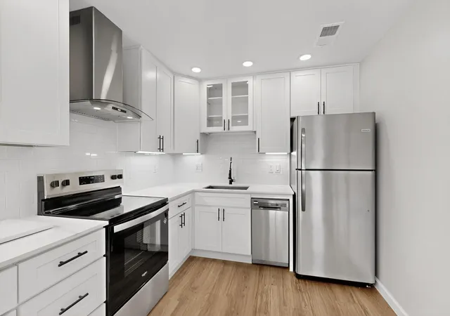 Photo 2 of Condo for sale at 5731 Harvest Hl Rd #1044, Dallas, TX 75230 | MLS# 21397111 | Listing updated on 2026-09-28