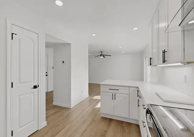 Listing Photo 5 - Condo for sale in building located at 5731 Harvest Hl Rd, Dallas, TX 75230 - Unit #1044
