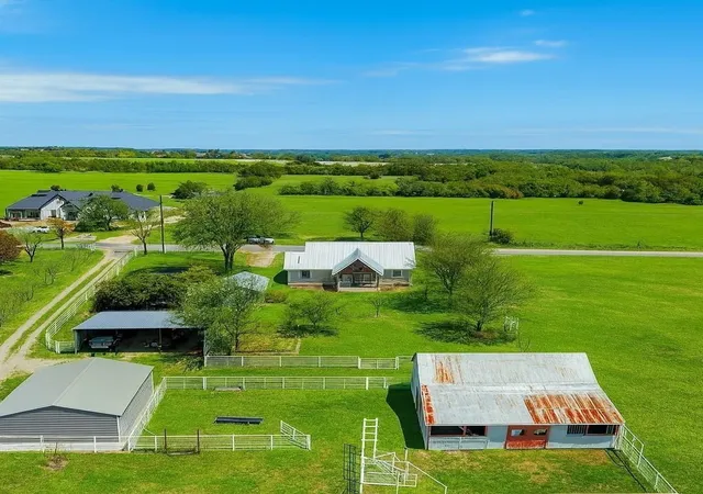 Photo 3 of House for sale at 2196 Bledsoe Rd, Gunter, TX 75058 | MLS# 21386281 | Listing updated on 2026-09-28