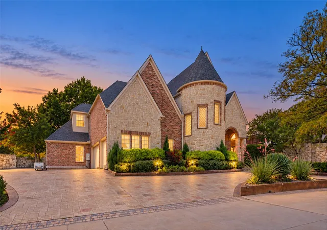 Photo 1 of Mansion for sale at 1900 Wilder Ln, Arlington, TX 76006 | MLS# 21397155 | Listing updated on 2026-10-08